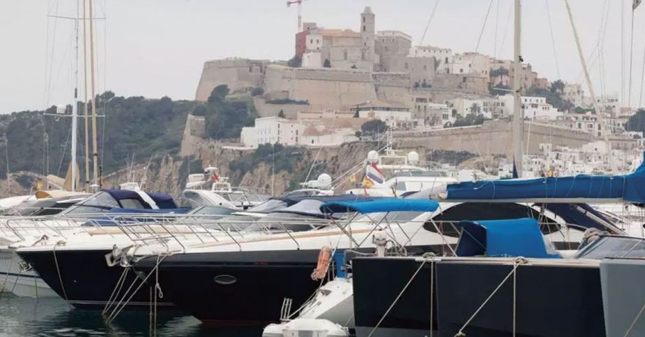 The decree to prevent piracy in the nautical charter sector divides the sector in Ibiza and Formentera